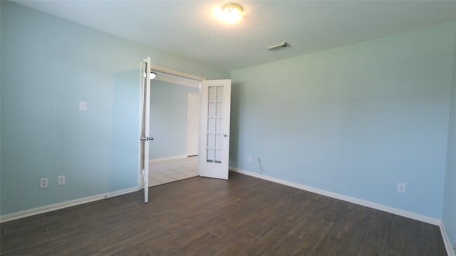 Photo - 2003 MacKenzie Way