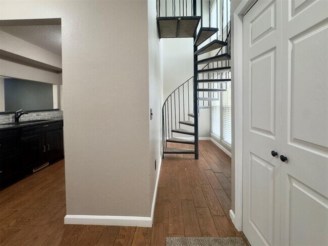 Photo - 14002 Crossing Way E