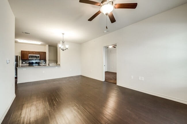 Photo - Majors Place Unidad B1-990 Sq. Ft. 2x2