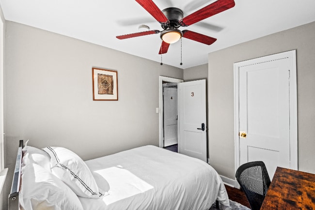 Photo - 206 E 37th St