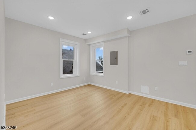 Photo - 106 Bennett St