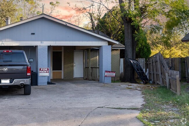 Building Photo - 911 Fieldwood Dr Rental