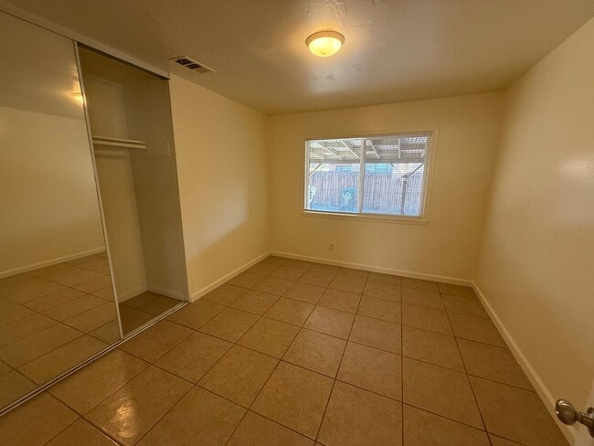 Photo - 4 Bedrooms, 2 Baths, Victorville Home in Tatum Track