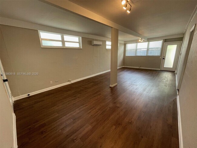 Photo - 305 NE 15th Ave Unit REAR