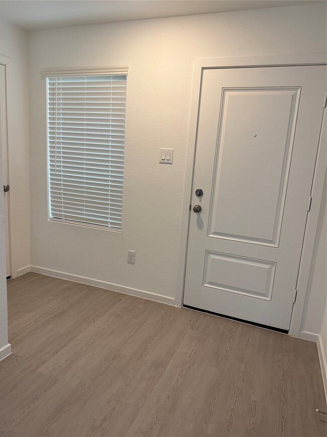 Photo - 18753 Loom dr