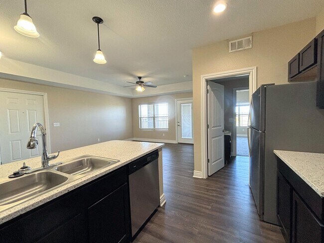 Photo - 1407 Genesis Dr