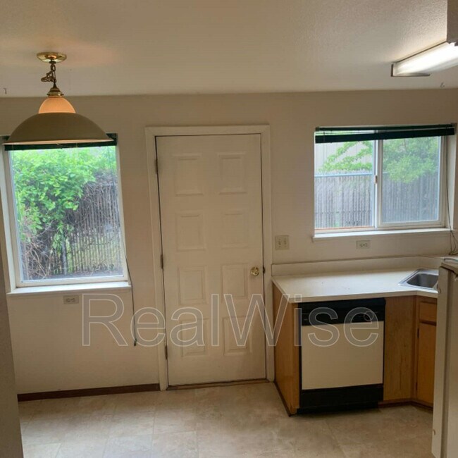 Photo - 2170 NW North Hill Dr