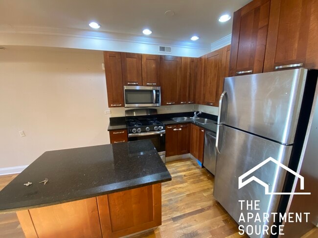 Building Photo - 6949 N Oakley Ave Unit 3