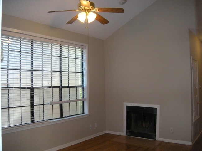 Photo - 2300 Leon St Unit 201