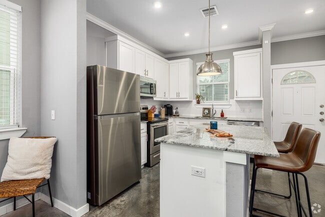 2BR, 2BA - 1,046SF - Kitchen
