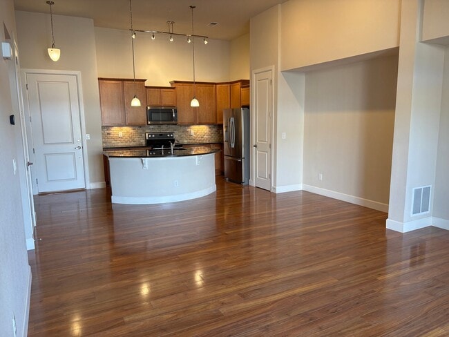 Building Photo - 301 Inverness Way S