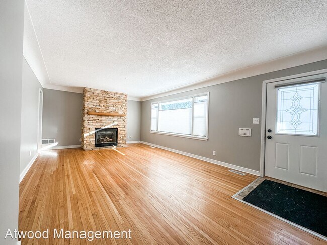 Photo - 5 br, 2.5 bath House - 5000 Lakeside Ave N