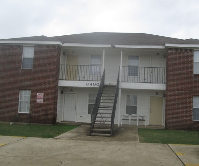 Building Photo - 3400 Cantabrian Dr Unit D