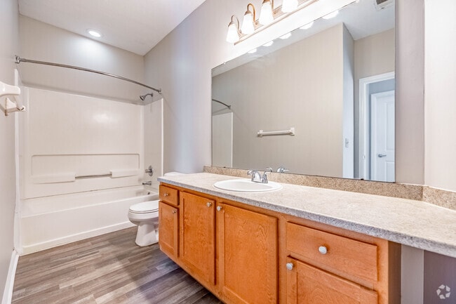 1BR, 1BA - 865SF - Primary Bathroom - The Lakes at West Chester