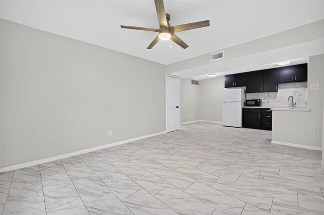 Photo - 5929 Queensloch Dr Unit 131