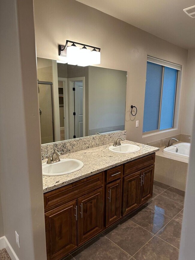 Photo - 4 Bedroom 2.5 Bath Foresthill rental oppor...