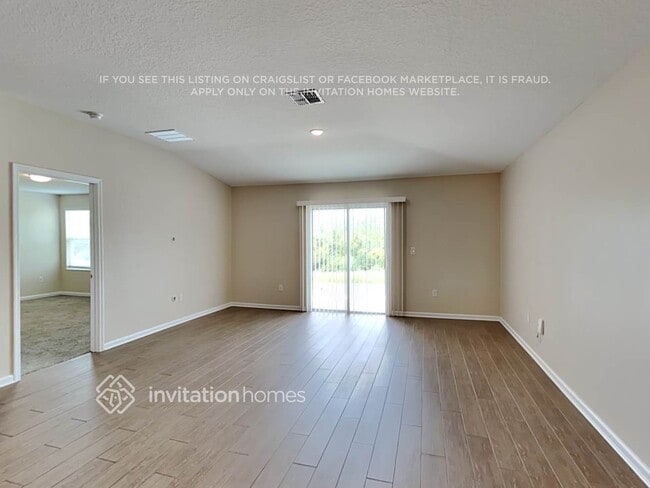 Photo - 978 Caitlin Loop