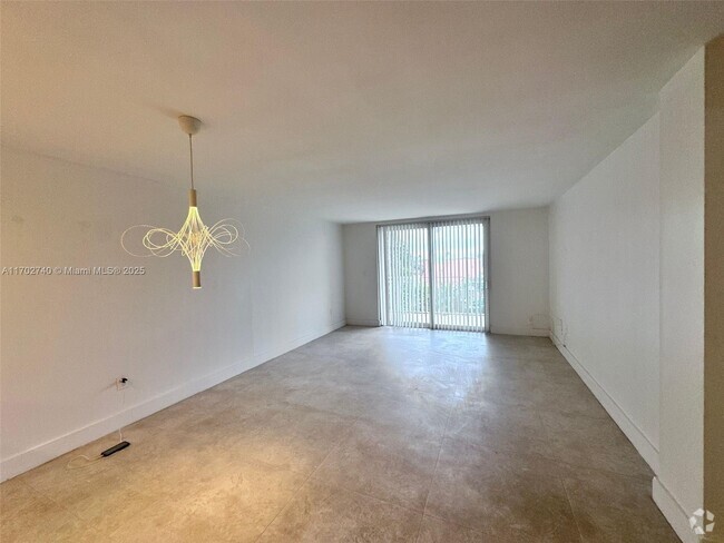 Building Photo - 6940 Miami Gardens Dr Unit 1-422 Rental