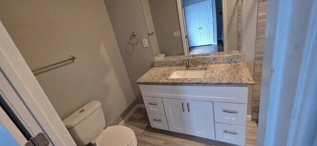 Photo - 3 bedroom and 2 bathrooms has newly renovated modern home in Southtown unit ready to move in! Unidad 201
