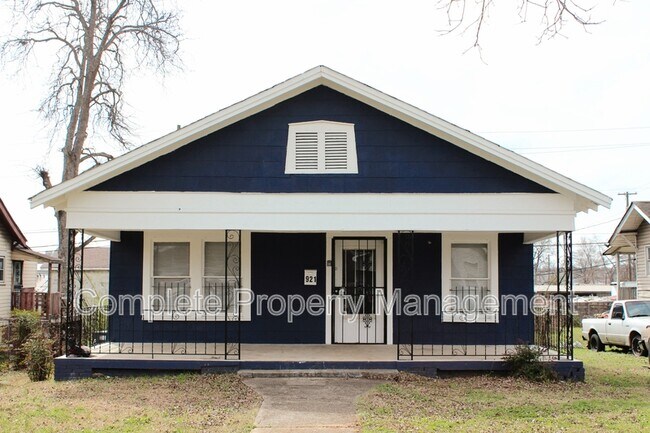 Photo - 921 4th Ave W