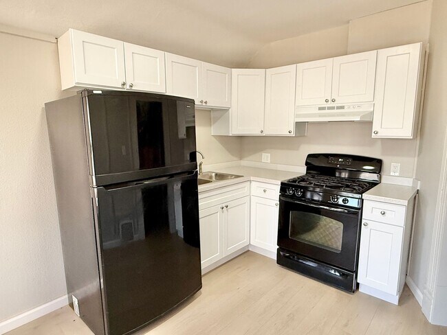 Photo - 1041 Lake Ave Unit 5