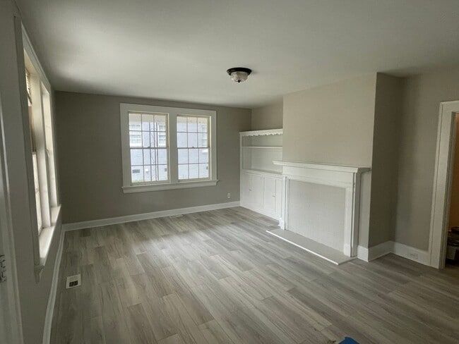 Photo - 317 Park Ave W