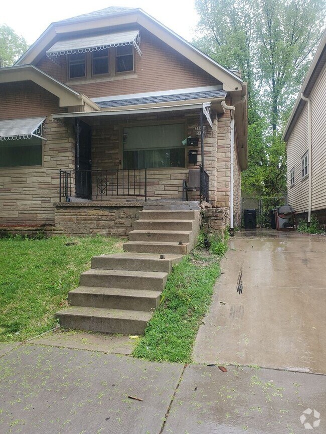 Building Photo - 3172 N 30th St Unit 3172A Upper Rental