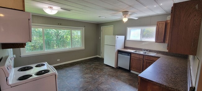 Photo - 2/1 Duplex Towards Cave City - 6-12 MONTH ... Unit 670 Arrowhead Lane
