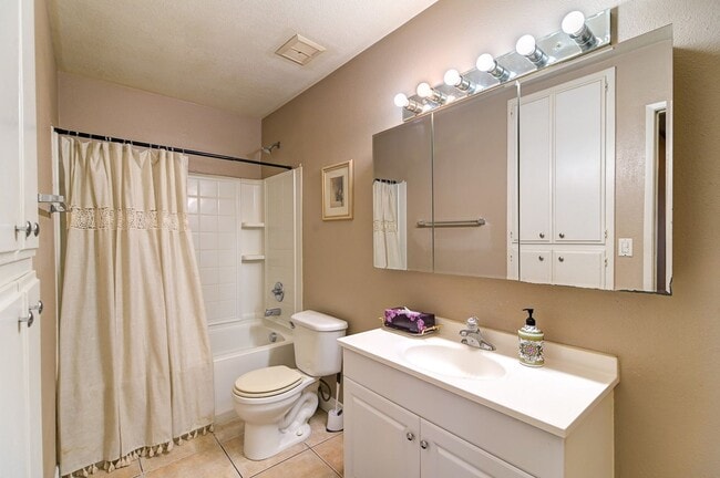 Photo - 1440 E Vegas Valley Dr