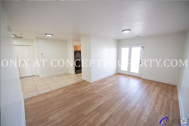 Building Photo - Beautiful & Spacious 2B2b Condo in Great N... Unit A4