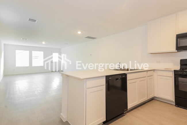 Photo - 1030 Raintree Rd