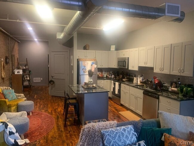 Photo - 415 S Clinton St