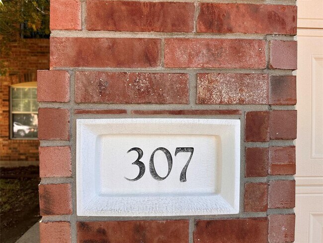 Photo - 307 Indian Meadow Dr House