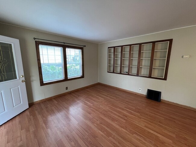 Photo - Available Mid-May 4 Bedroom / 1.5 Bathroom for Rent