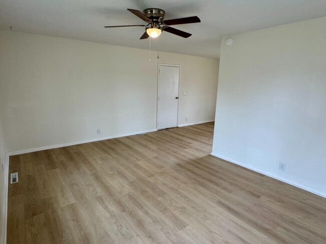 910 Skyline Dr