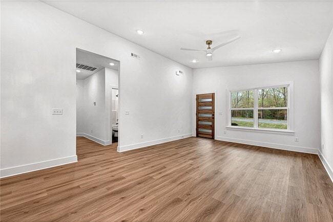 Photo - 22 Wigtown Ln