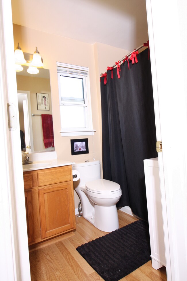 Master Bath - 2149 Brayton Place Townhome