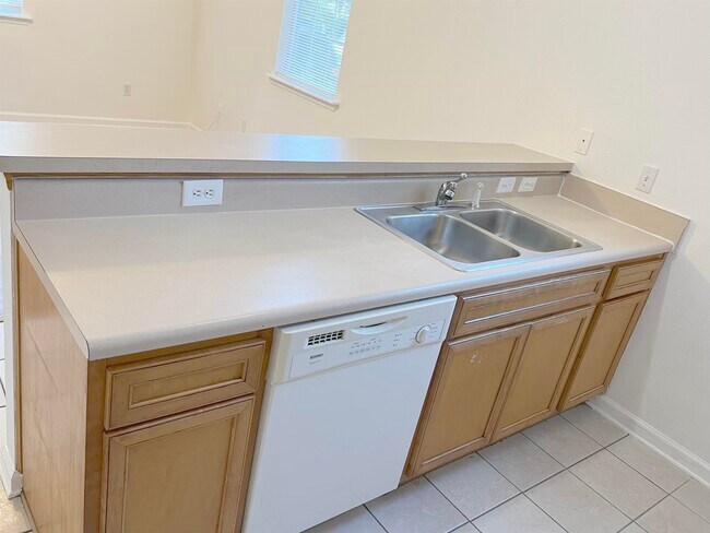 Photo - 924 Ashburn Dr Townhome