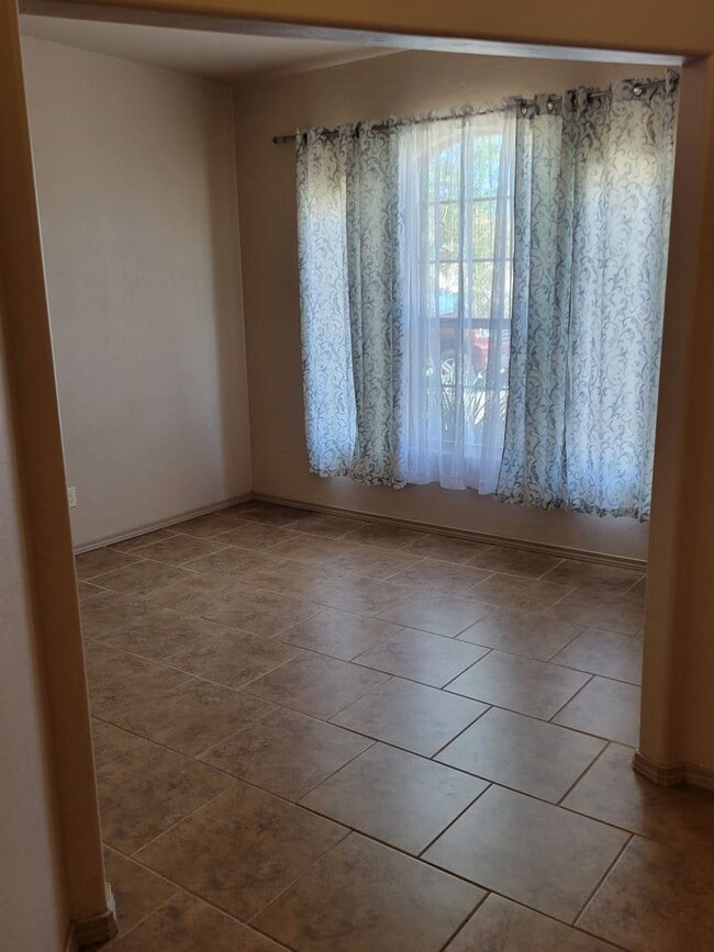 Photo - 3 Bedroom, 2 Bathroom Home!