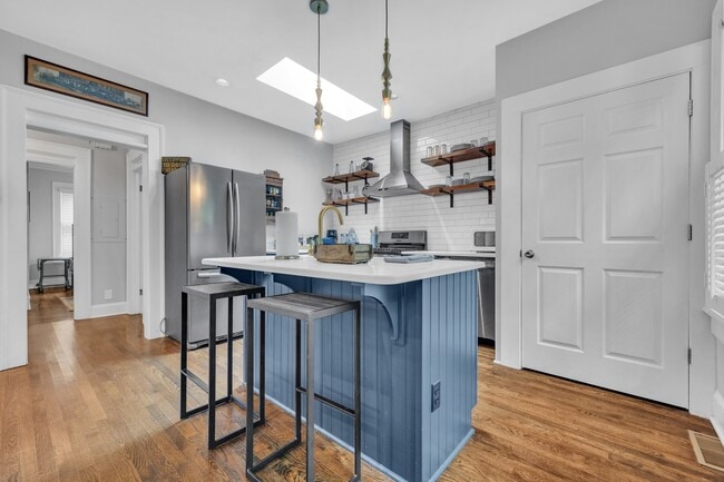 1876 DeKalb Ave NE