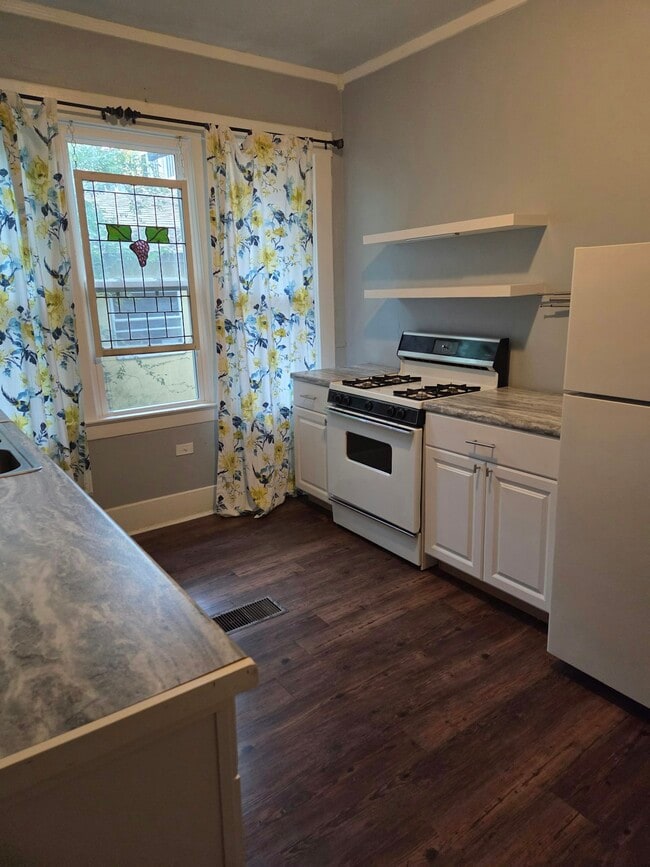 Photo - 719 W Faulkner St