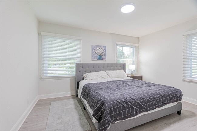 Building Photo - 5030 Yellowstone Blvd Rental
