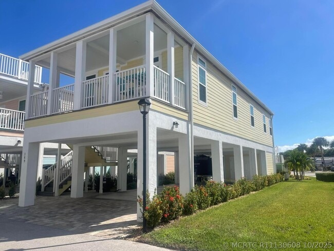 Building Photo - 389 NE Sand Dune Way