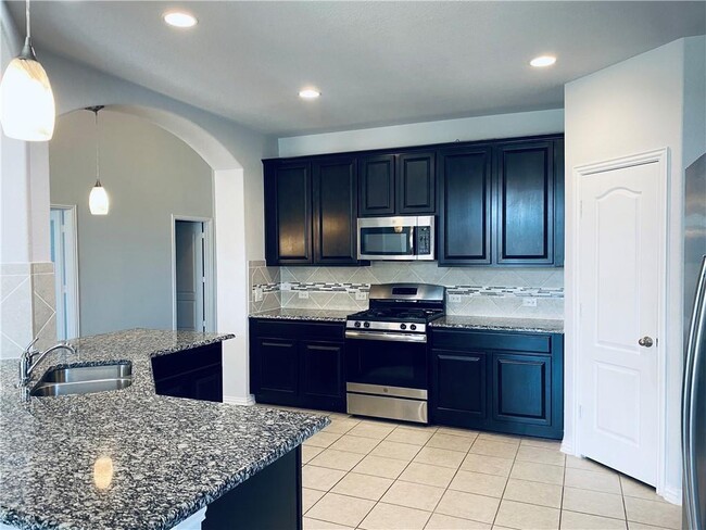 Photo - 1009 Sundrops St