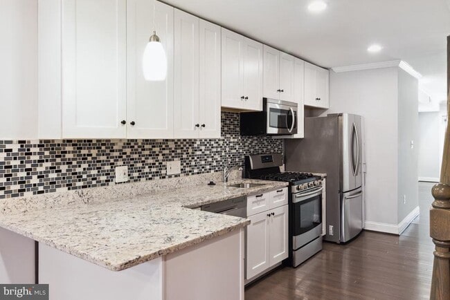 Photo - 2933 Fait Ave