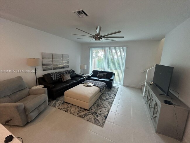 Photo - 345 SE Crossoak Ln