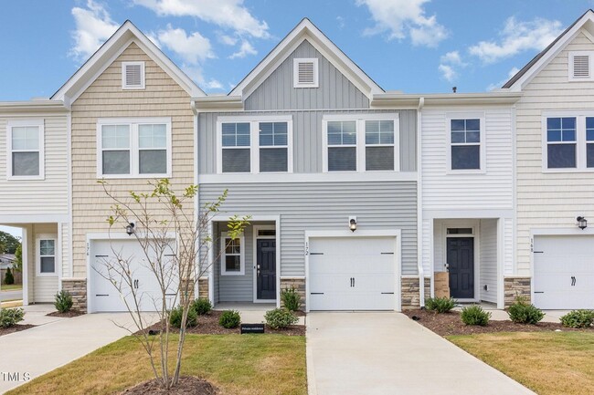 Building Photo - 172 Paramount Dr