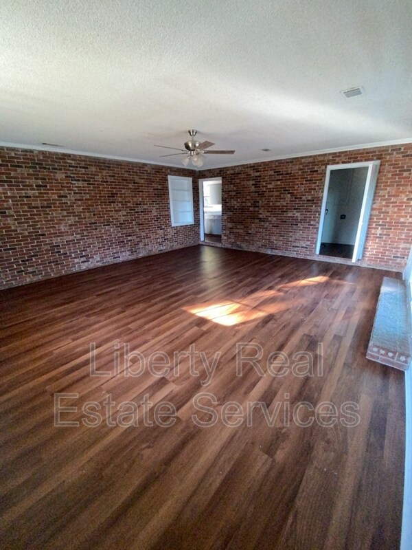 Photo - 719 S Main St