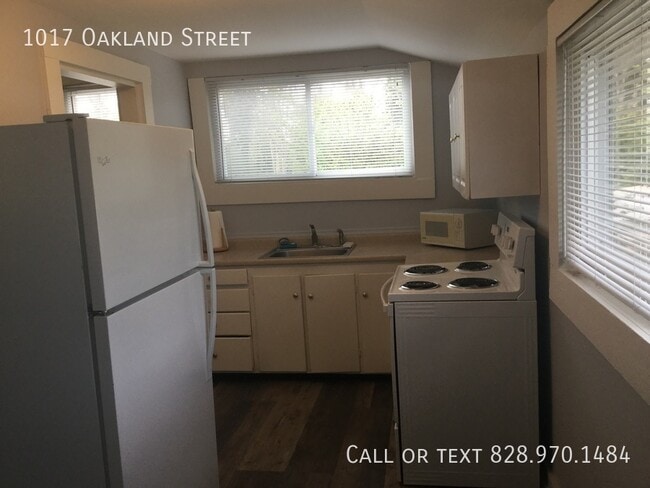 Photo - 1017 Oakland St