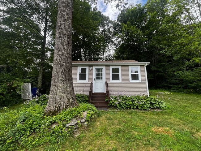 Building Photo - Lake Cottage Charm Near Coventry Lake Beach Rental